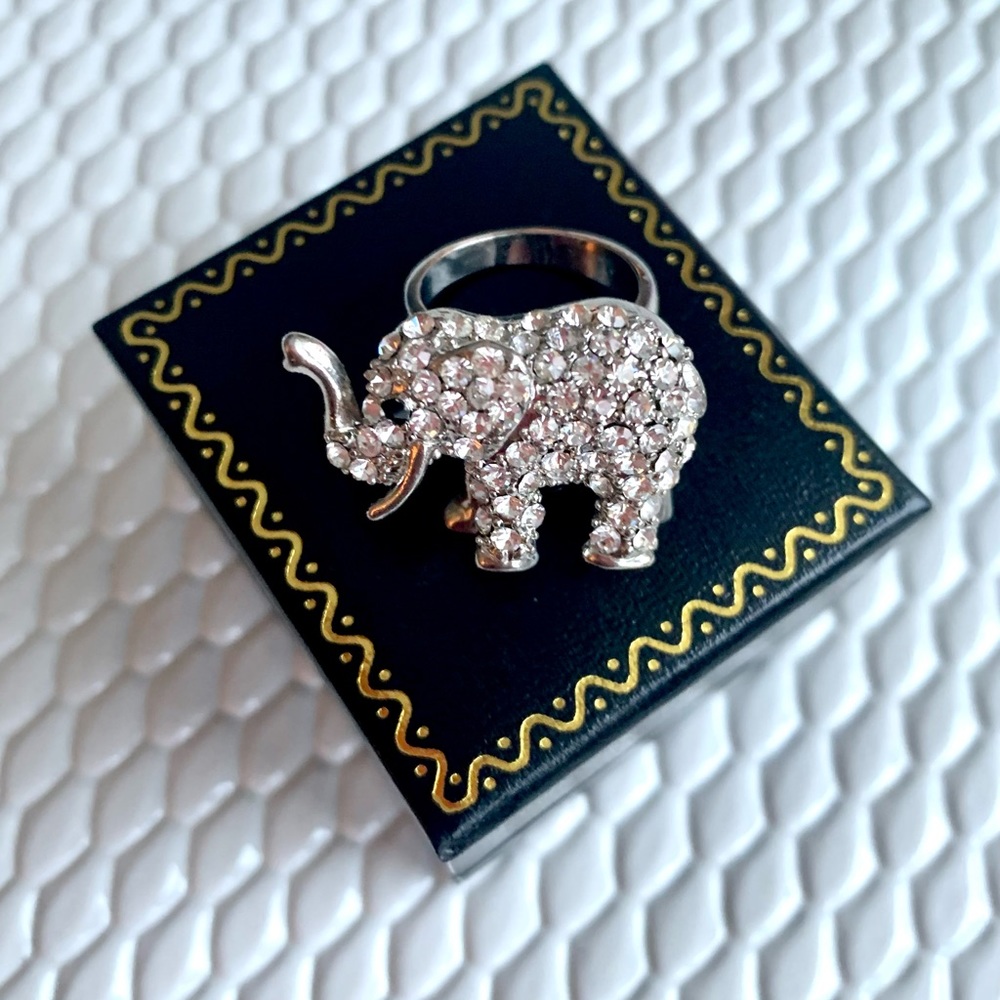 NWOT Elephant Rhinestones Ring Silver Band Size 6